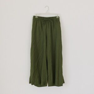 Banana Republic army green wide leg linen pants, size large.